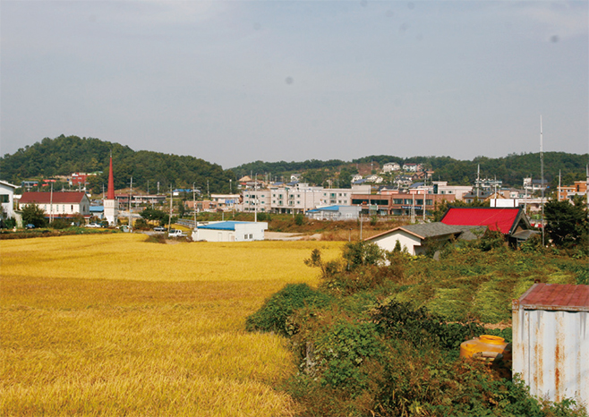 송북동 건지미와 그 옆에 새로 조성된 동안마을(2009)
